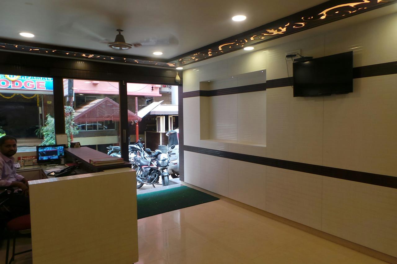Manjusri Paradise Hotel Бангалор Екстериор снимка